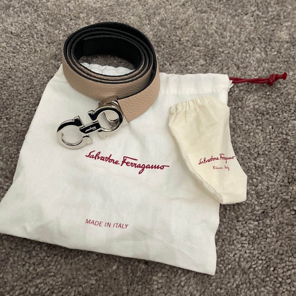 BARELY WORN TWO TONE FERRAGAMO BELT